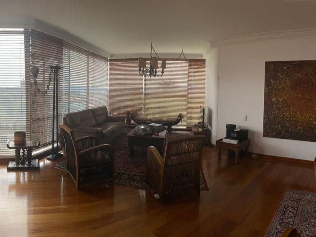 Apartamento de 2 alcobas en venta en Los Rosales, Bogotá, 150 m² · foto 6 de 11