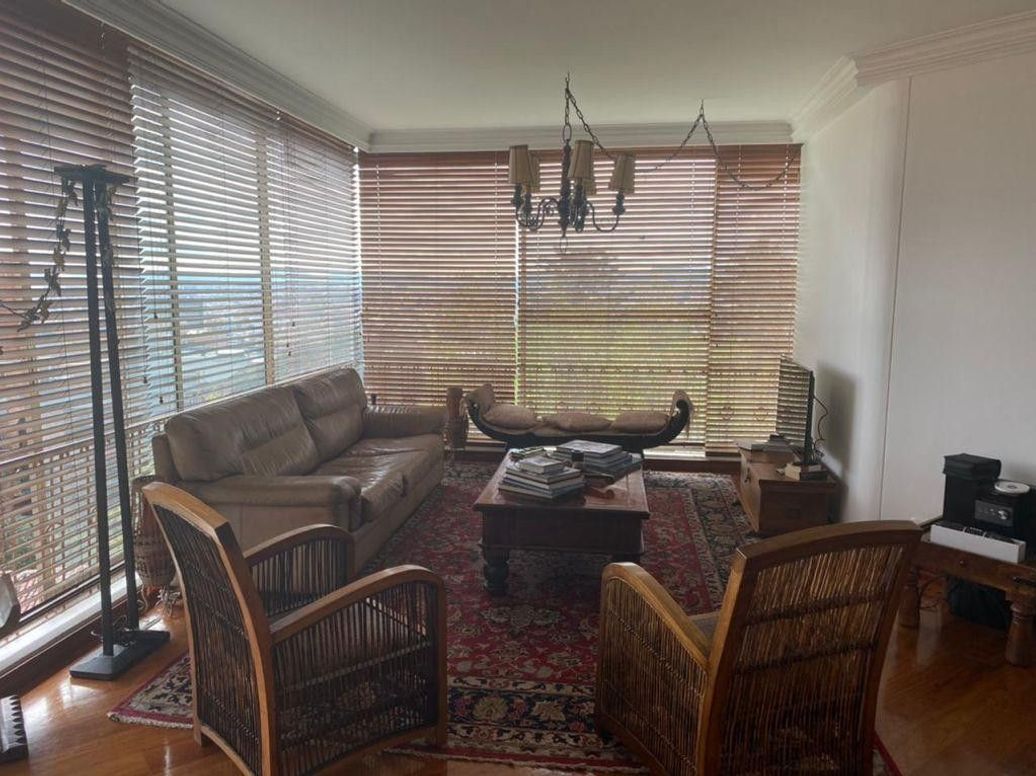 Apartamento de 2 alcobas en venta en Los Rosales, Bogotá, 150 m² · foto 3 de 11
