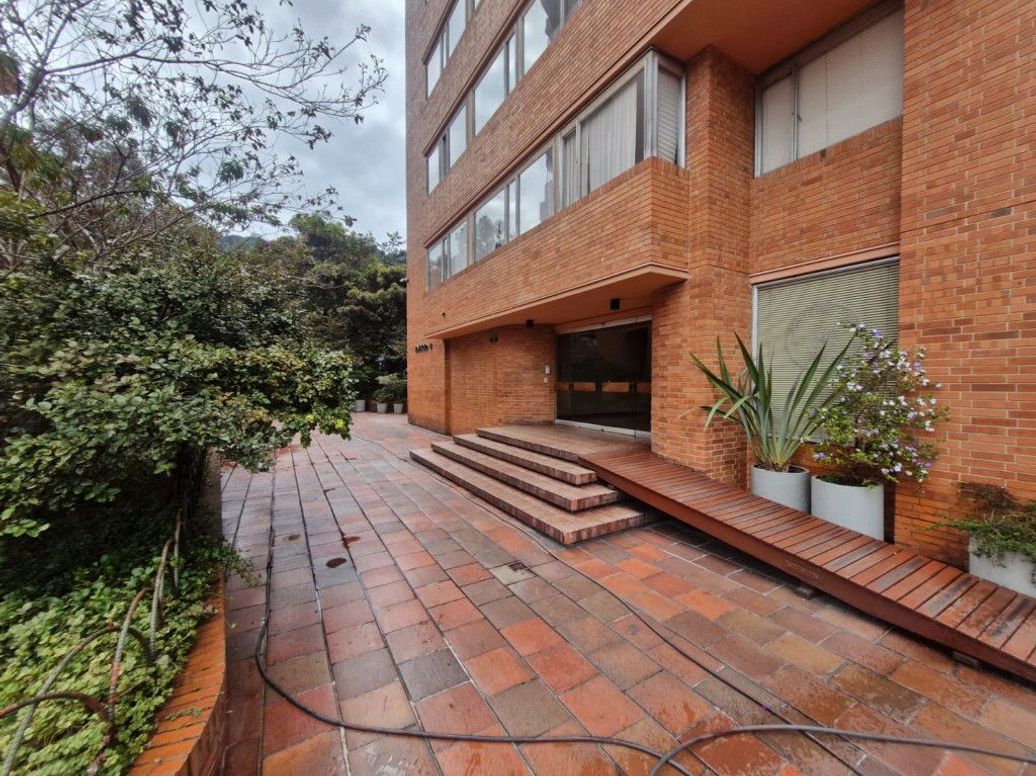 Apartamento de 3 alcobas en venta en Bosque Izquierdo, Bogotá, 141 m² · foto 2 de 20