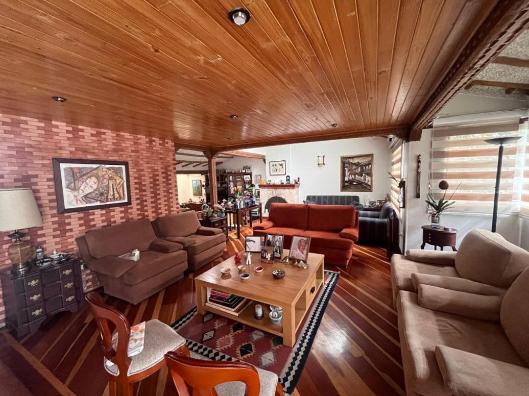 Casa de 5 alcobas en venta en Pasadena, Bogotá, 300 m² · foto 2 de 20
