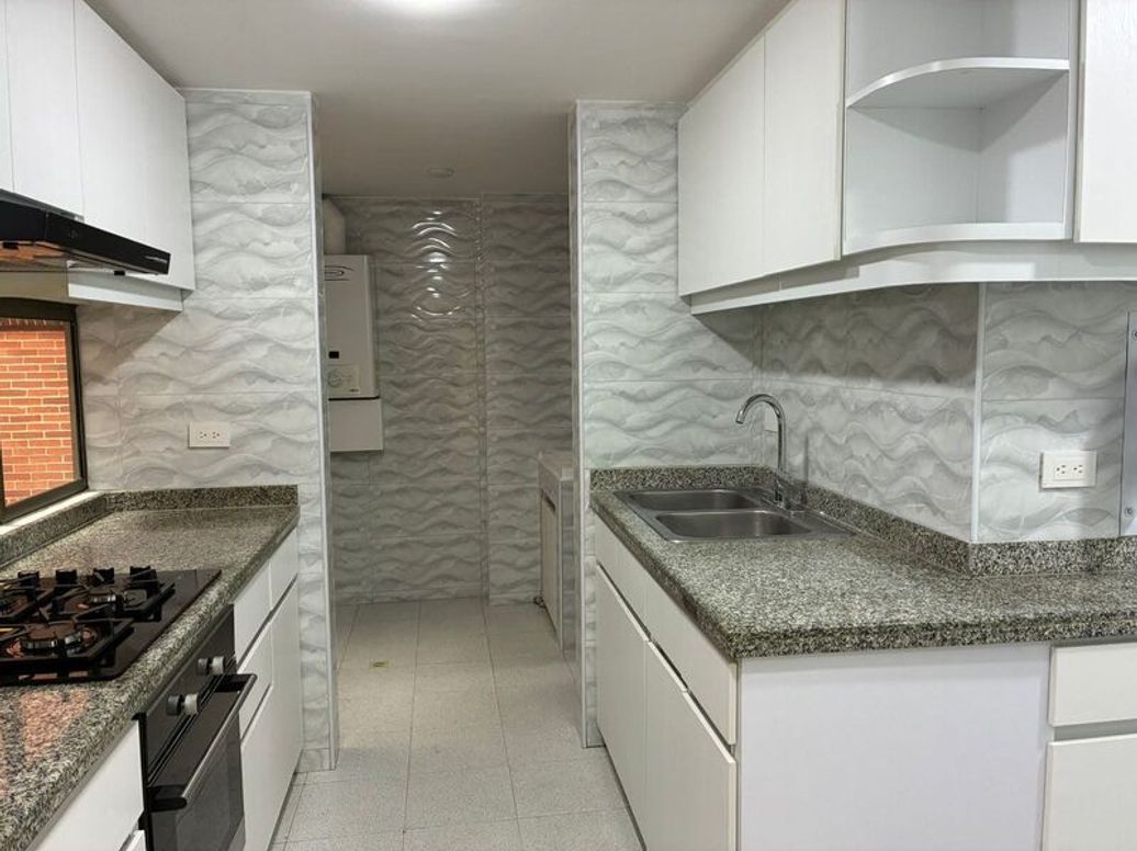 Apartamento de 3 alcobas en venta en Bellavista, Bogotá, 145 m² · foto 2 de 14