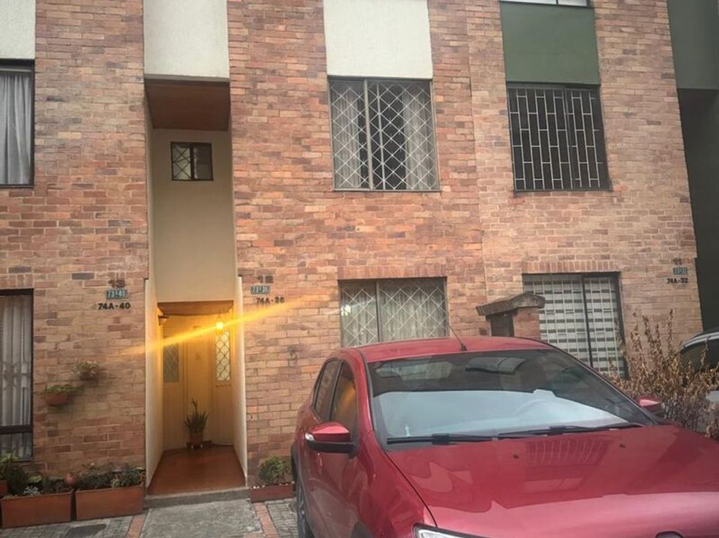 Casa de 4 alcobas en venta en El Rincón De Los Angeles, Bogotá, 112 m² · foto 2 de 11