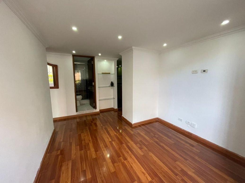 Apartamento de 2 alcobas en venta en Ub. Castilla Real, Bogotá, 49 m² · foto 3 de 8