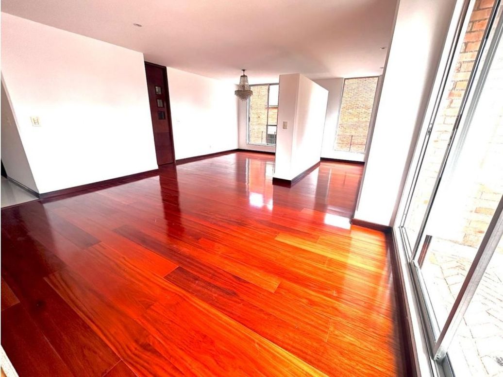 Apartamento de 3 alcobas en venta en Santa Barbara, Bogotá, 161 m² · foto 2 de 20