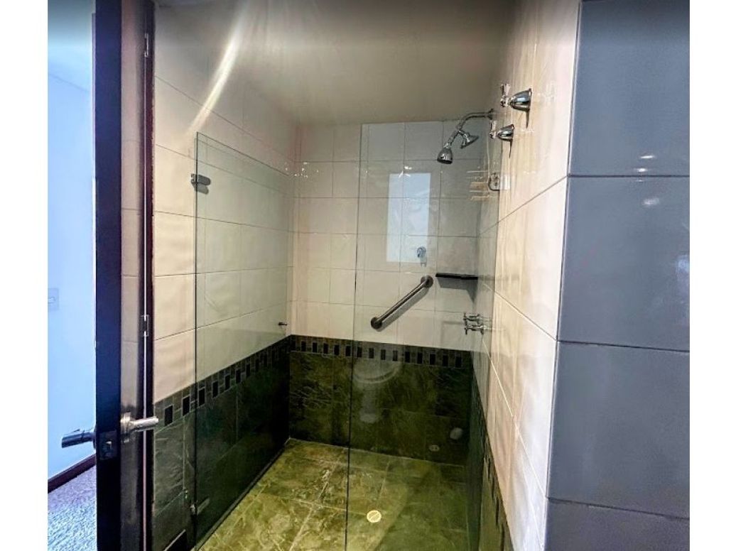 Apartamento de 3 alcobas en venta en Santa Barbara, Bogotá, 161 m² · foto 12 de 20