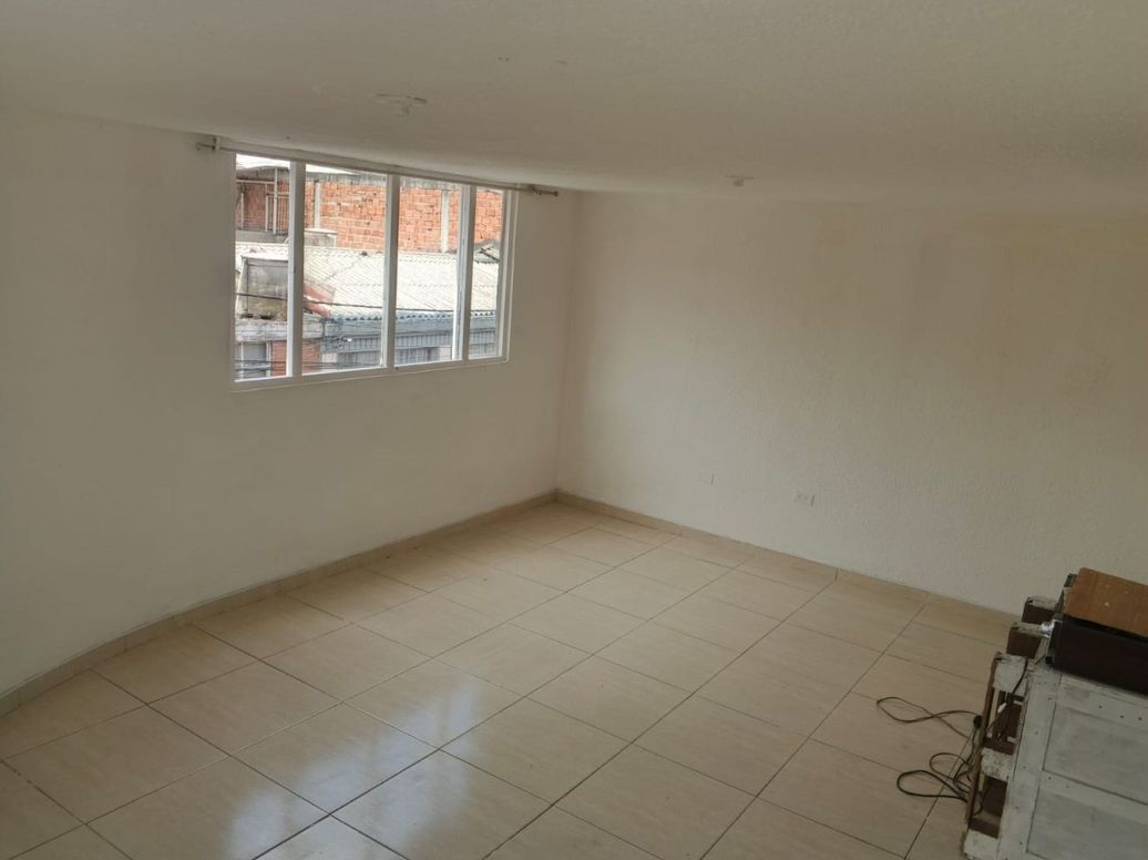 Casa de 6 alcobas en venta en Bellavista Occidental, Bogotá, 220 m² · foto 8 de 20