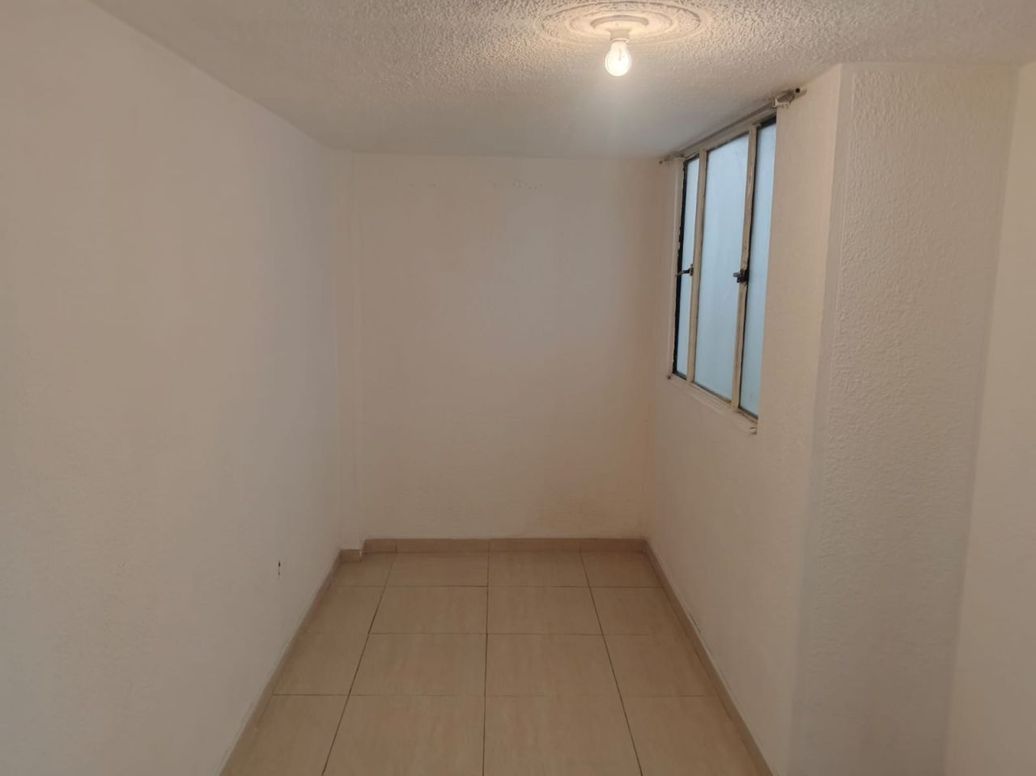 Casa de 6 alcobas en venta en Bellavista Occidental, Bogotá, 220 m² · foto 3 de 20