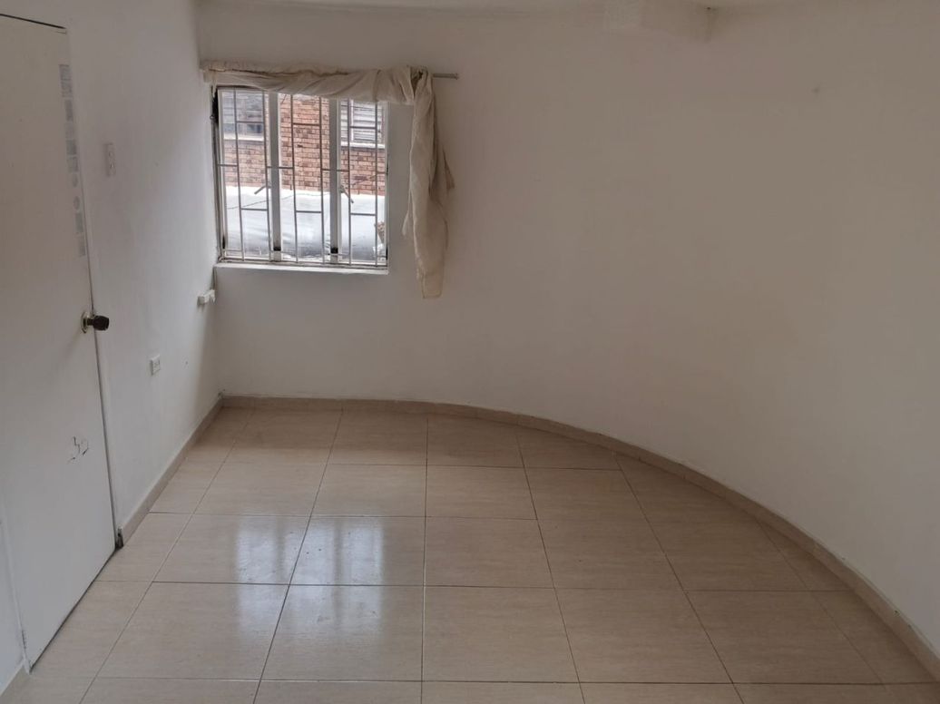 Casa de 6 alcobas en venta en Bellavista Occidental, Bogotá, 220 m² · foto 5 de 20