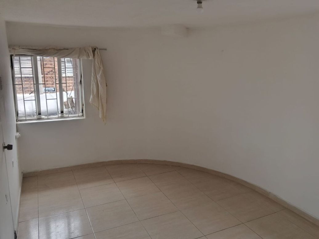 Casa de 6 alcobas en venta en Bellavista Occidental, Bogotá, 220 m² · foto 4 de 20
