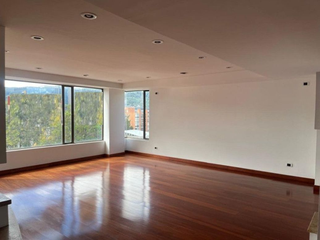 Apartamento de 5 alcobas en venta en Santa Barbara Occidental, Bogotá, 379 m² · foto 4 de 17