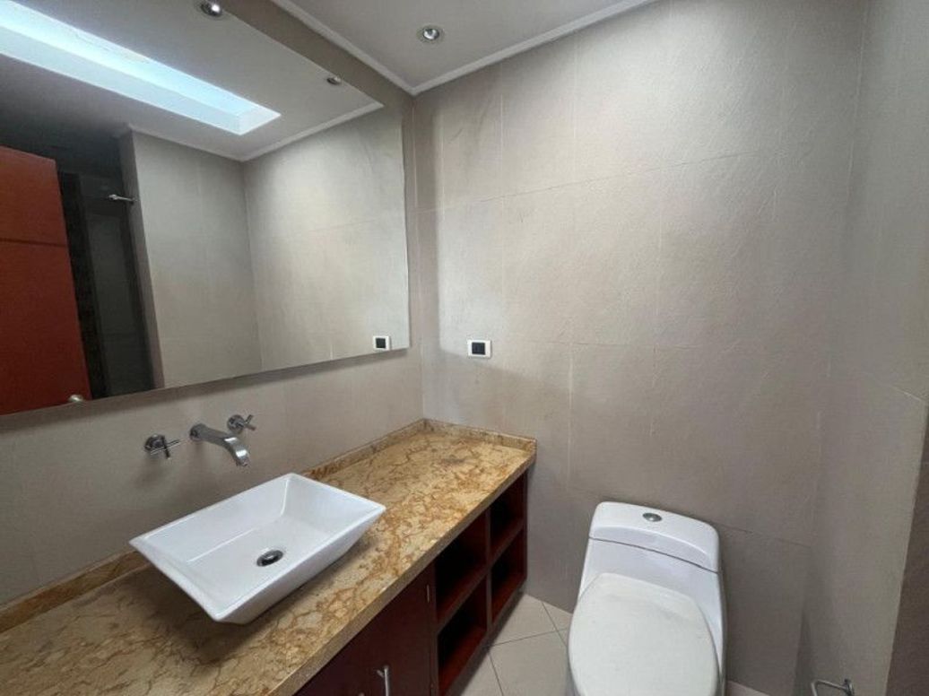 Apartamento de 5 alcobas en venta en Santa Barbara Occidental, Bogotá, 379 m² · foto 13 de 17