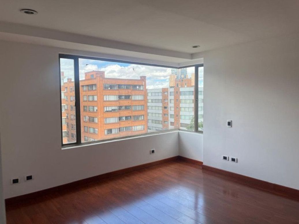 Apartamento de 5 alcobas en venta en Santa Barbara Occidental, Bogotá, 379 m² · foto 10 de 17