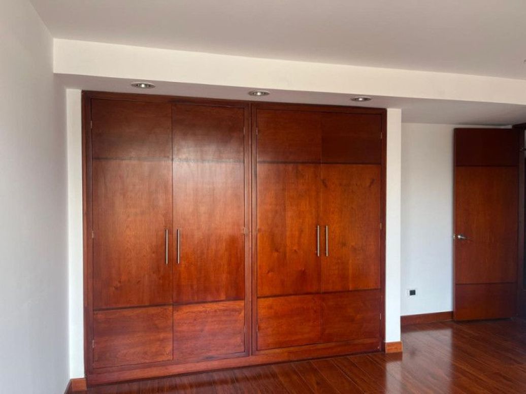 Apartamento de 5 alcobas en venta en Santa Barbara Occidental, Bogotá, 379 m² · foto 9 de 17