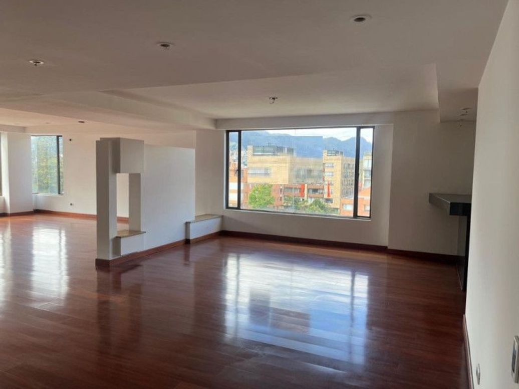 Apartamento de 5 alcobas en venta en Santa Barbara Occidental, Bogotá, 379 m² · foto 5 de 17