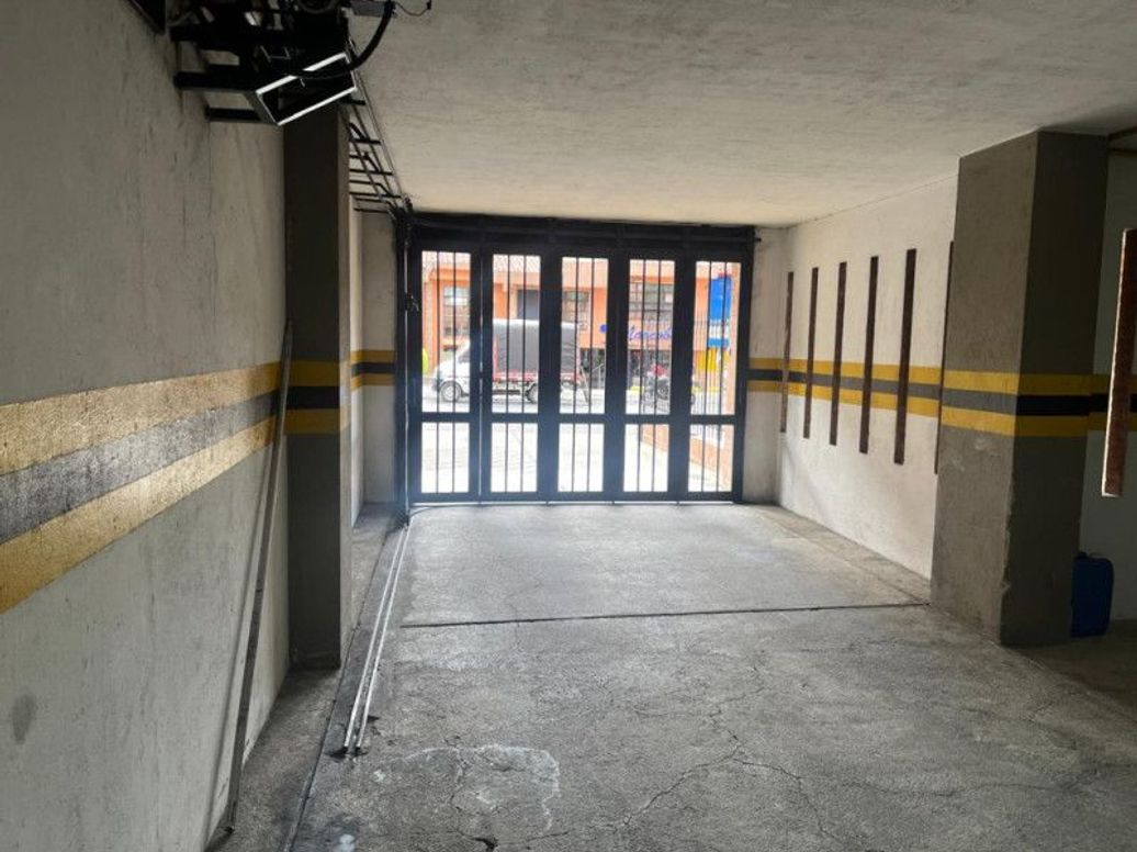 Apartamento de 5 alcobas en venta en Santa Barbara Occidental, Bogotá, 379 m² · foto 16 de 17