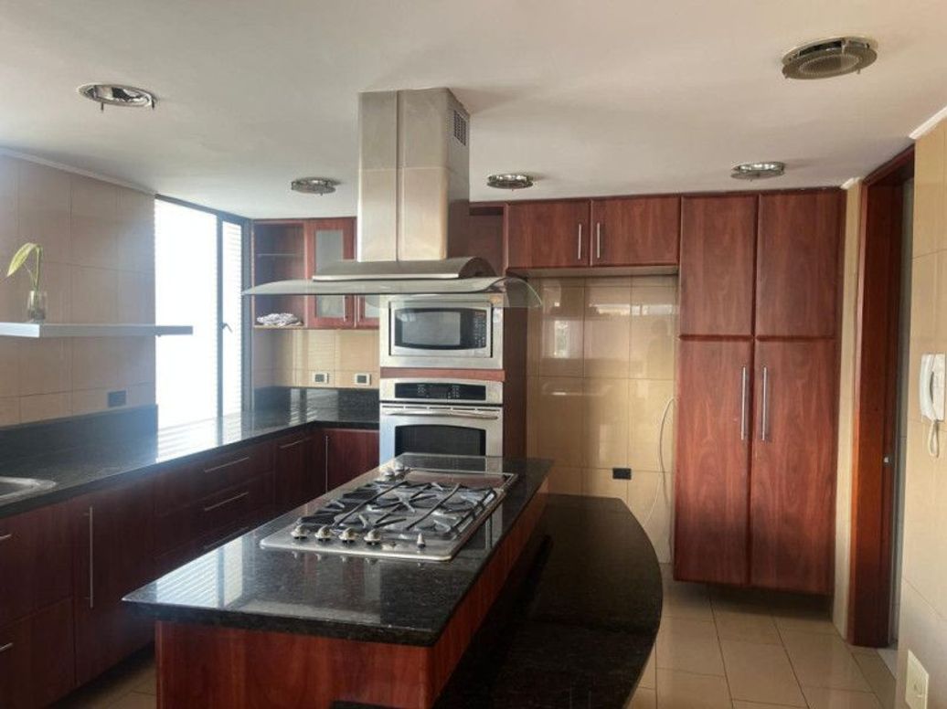 Apartamento de 5 alcobas en venta en Santa Barbara Occidental, Bogotá, 379 m² · foto 7 de 17