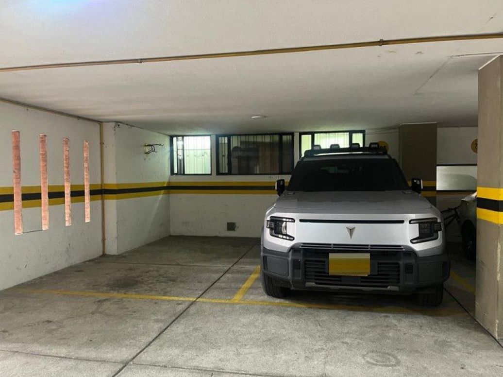 Apartamento de 5 alcobas en venta en Santa Barbara Occidental, Bogotá, 379 m² · foto 15 de 17