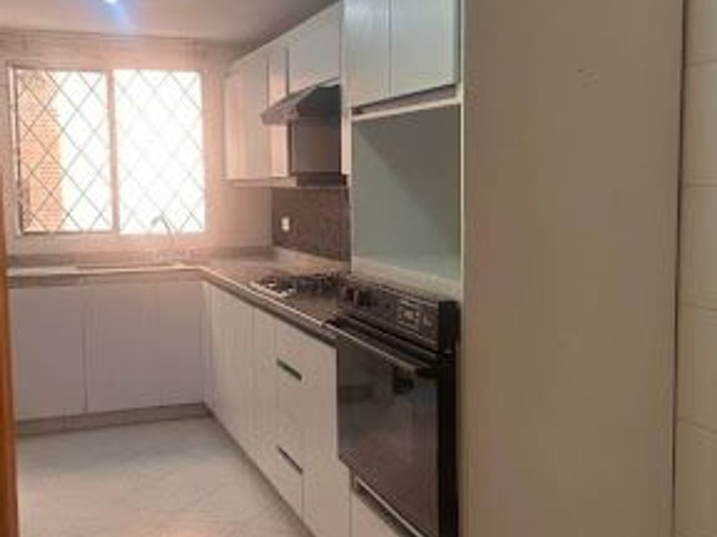 Apartamento de 2 alcobas en venta en Chicó Navarra, Bogotá, 92 m² · foto 4 de 17