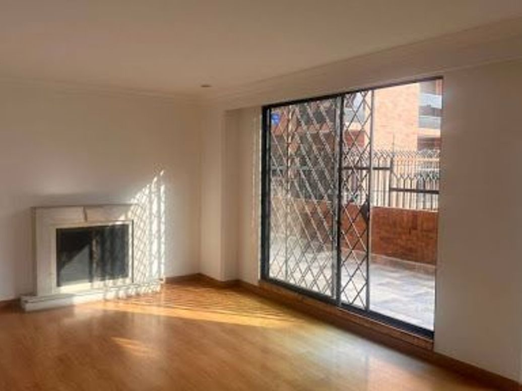 Apartamento de 2 alcobas en venta en Chicó Navarra, Bogotá, 92 m² · foto 2 de 17