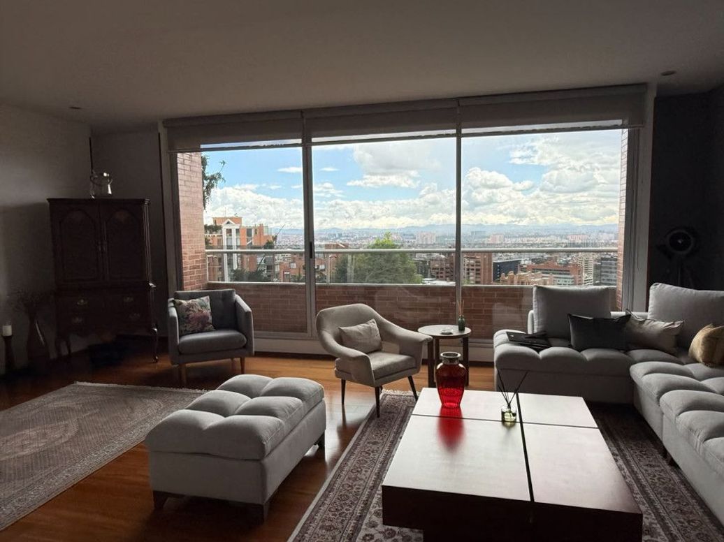 Apartamento de 3 alcobas en venta en Los Rosales, Bogotá, 173 m² · foto 2 de 20