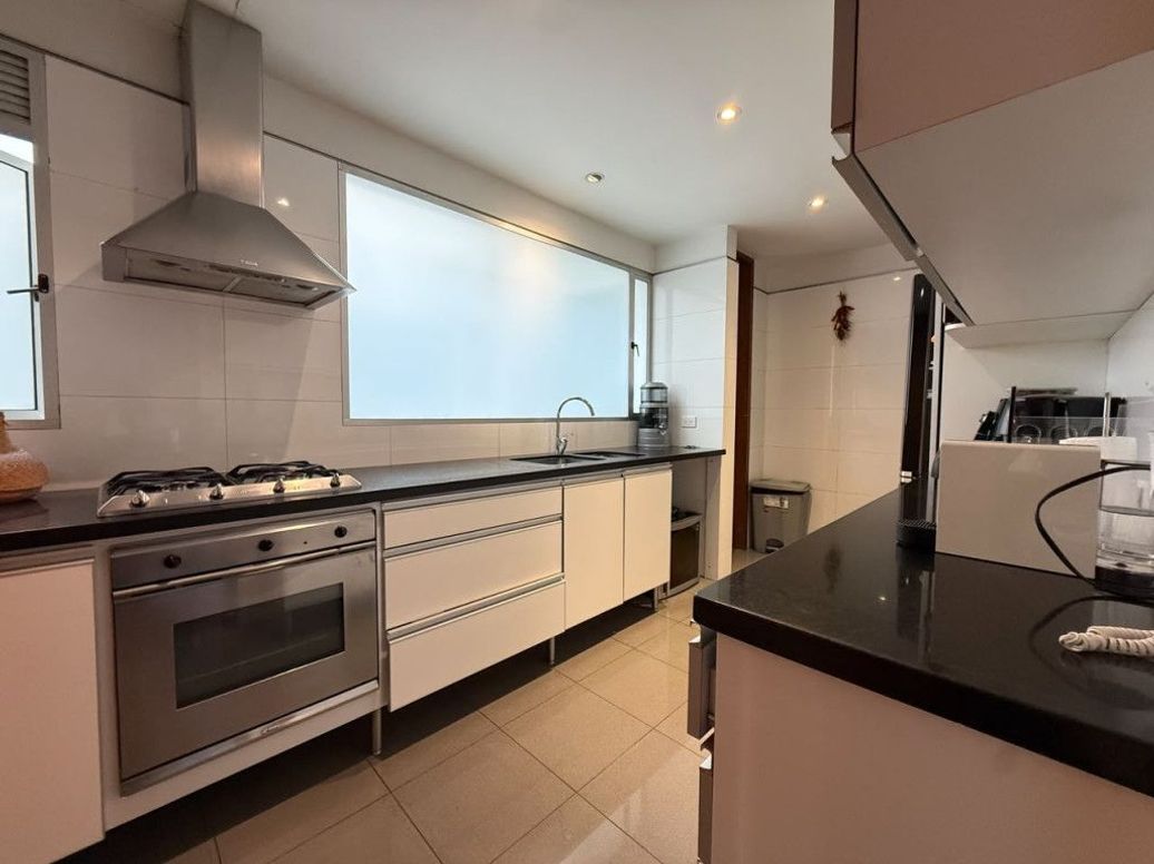 Apartamento de 3 alcobas en venta en Los Rosales, Bogotá, 173 m² · foto 8 de 20
