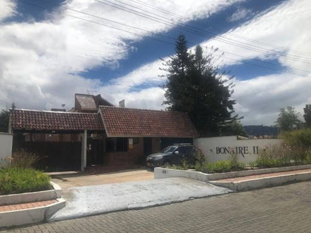 Casa de 3 alcobas en venta en San José De Bavaria, Bogotá, 270 m² · foto 2 de 20