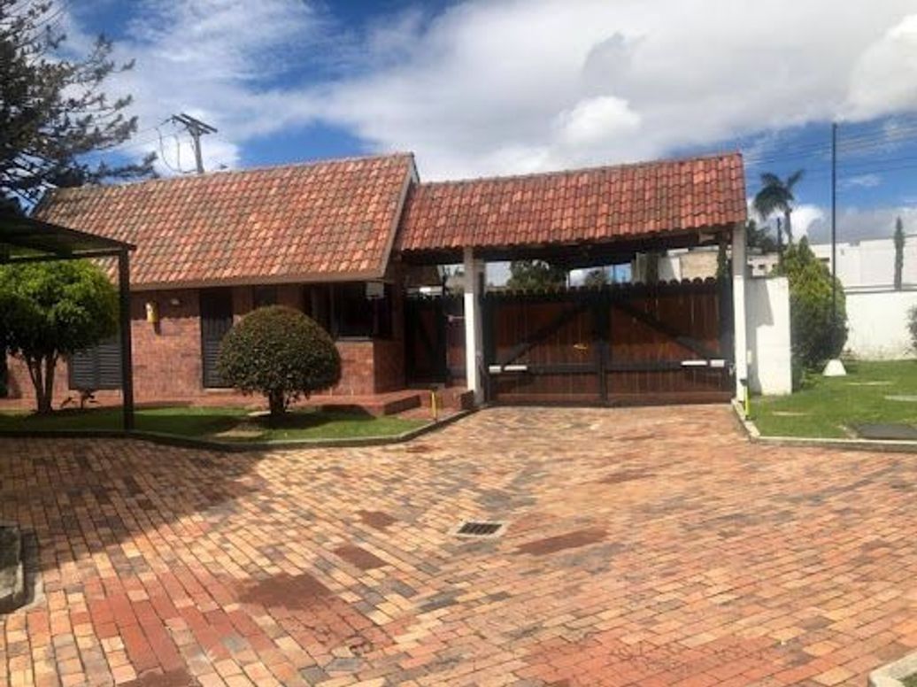 Casa de 3 alcobas en venta en San José De Bavaria, Bogotá, 270 m² · foto 3 de 20