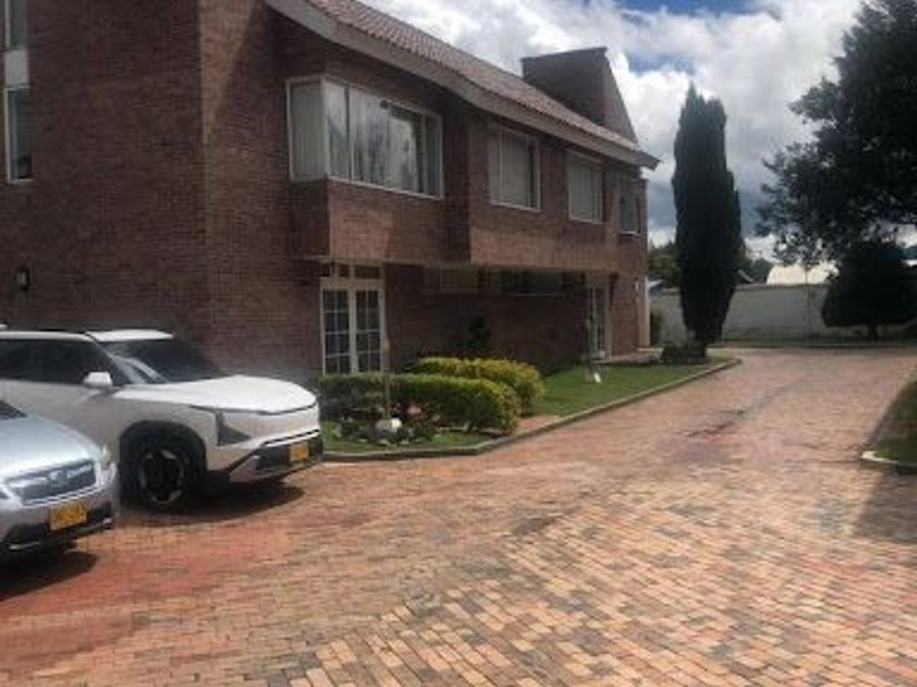 Casa de 3 alcobas en venta en San José De Bavaria, Bogotá, 270 m² · foto 5 de 20