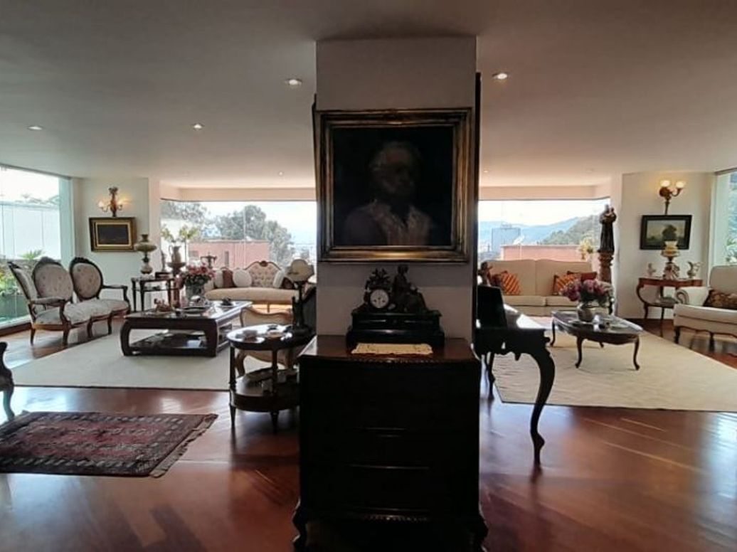 Apartamento de 3 alcobas en venta en El Refugio, Bogotá, 366 m² · foto 2 de 20