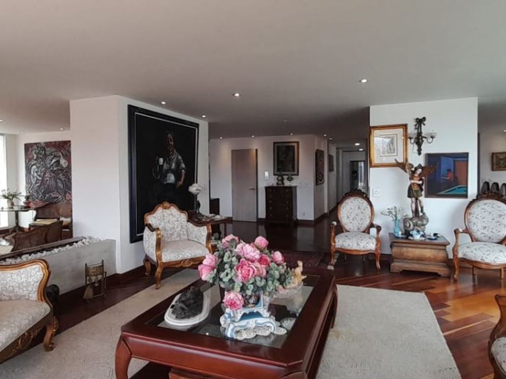 Apartamento de 3 alcobas en venta en El Refugio, Bogotá, 366 m² · foto 5 de 20
