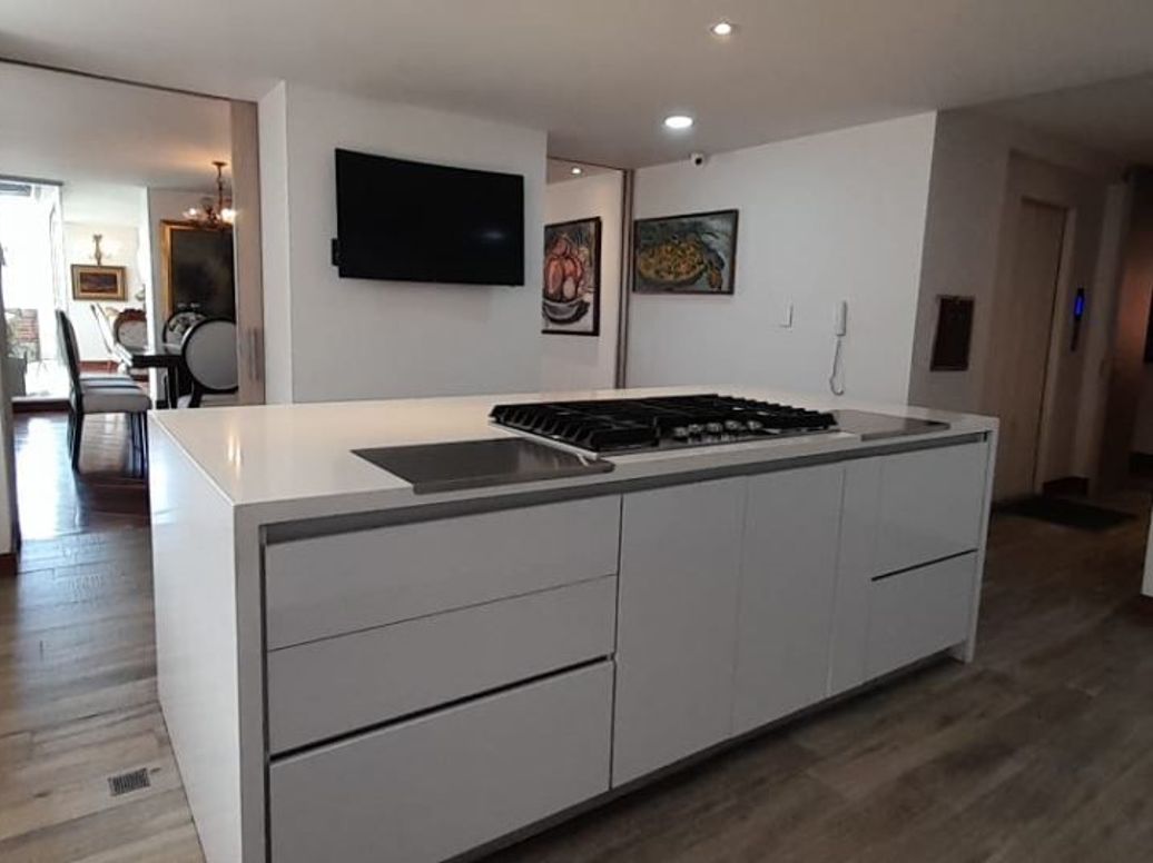 Apartamento de 3 alcobas en venta en El Refugio, Bogotá, 366 m² · foto 19 de 20