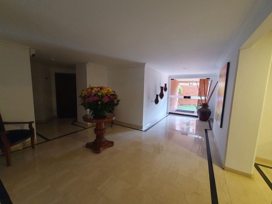 Apartamento de 4 alcobas en venta en Foledo, Bogotá, 141 m² · foto 2 de 20