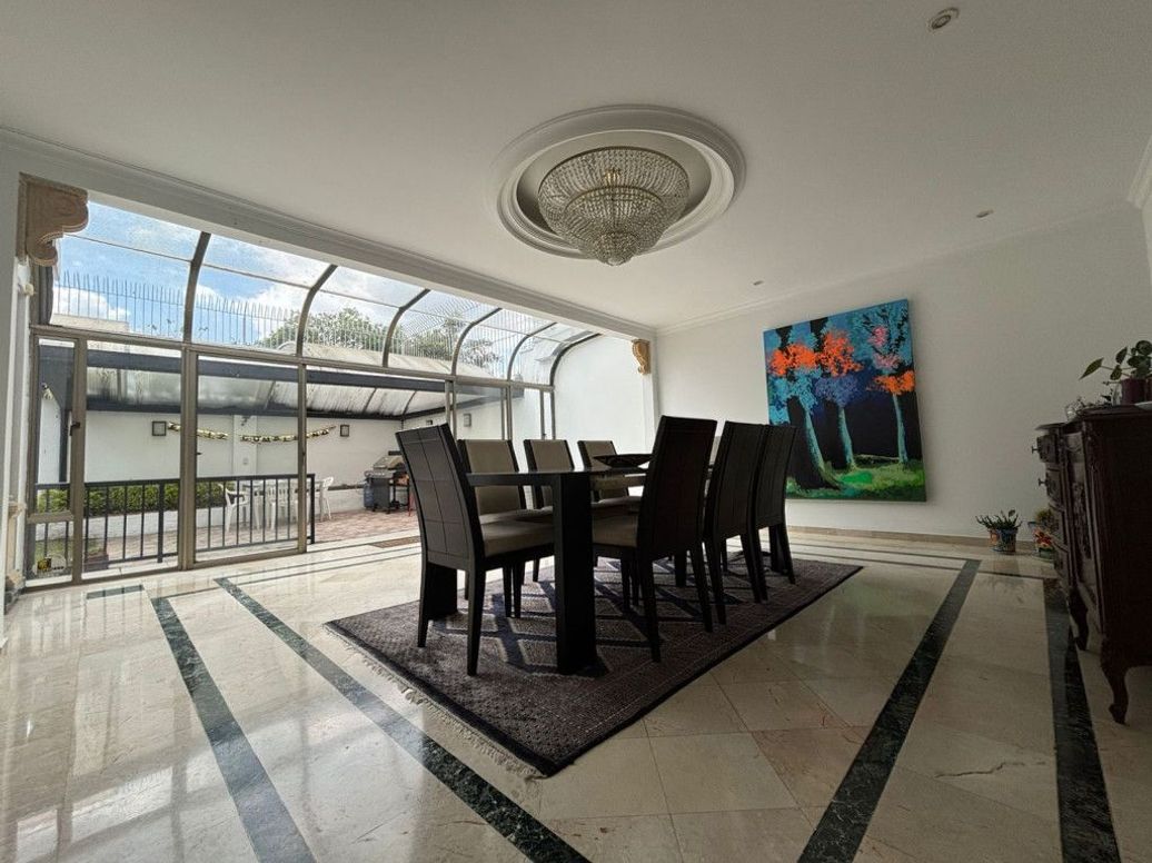 Casa de 3 alcobas en venta en Santa Barbara Alta, Bogotá, 394 m² · foto 2 de 20