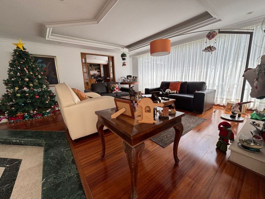 Casa de 3 alcobas en venta en Santa Barbara Alta, Bogotá, 394 m² · foto 7 de 20