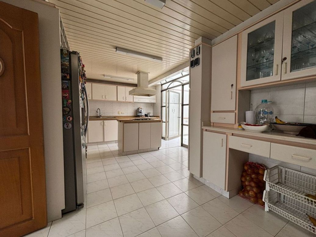 Casa de 3 alcobas en venta en Santa Barbara Alta, Bogotá, 394 m² · foto 11 de 20