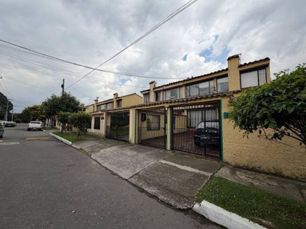 Casa de 3 alcobas en venta en Las Villas, Bogotá, 239 m² · foto 2 de 20