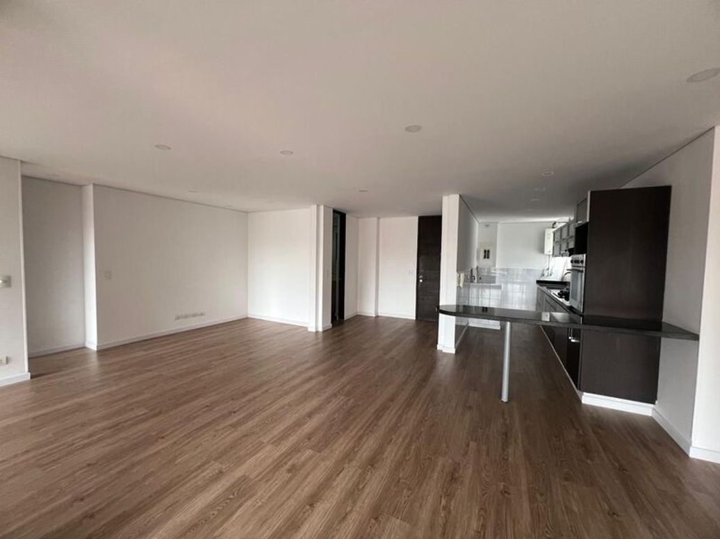 Apartamento de 2 alcobas en venta en Cedritos, Bogotá, 130 m² · foto 3 de 20