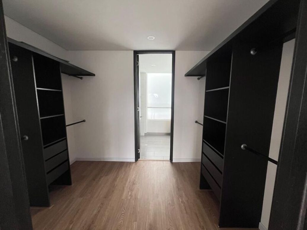 Apartamento de 2 alcobas en venta en Cedritos, Bogotá, 130 m² · foto 10 de 20