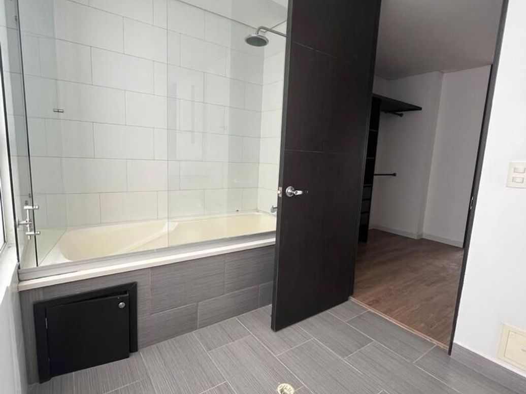 Apartamento de 2 alcobas en venta en Cedritos, Bogotá, 130 m² · foto 13 de 20
