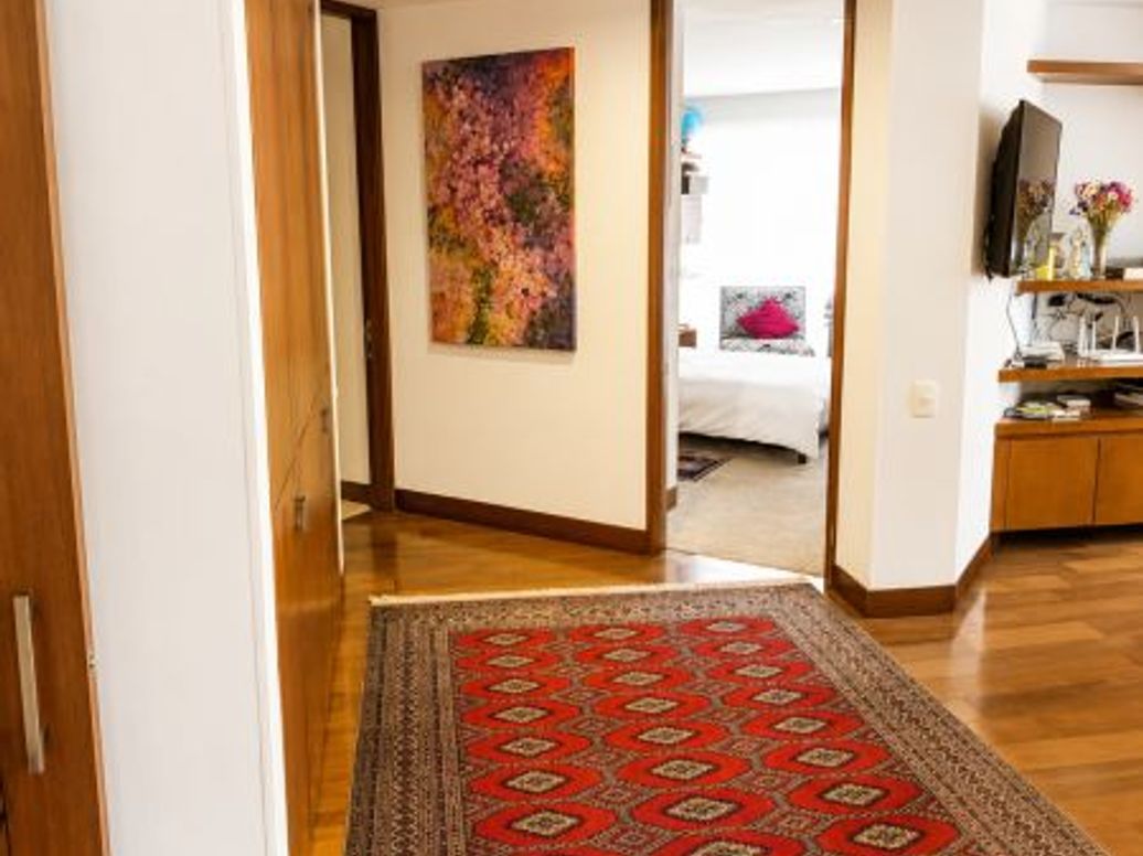 Apartamento de 3 alcobas en venta en Santa Barbara Central, Bogotá, 268 m² · foto 4 de 20