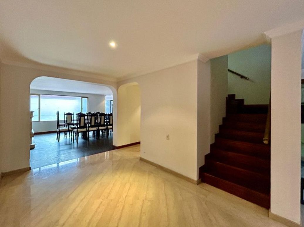 Casa de 4 alcobas en venta en Polo Club, Bogotá, 315 m² · foto 3 de 20