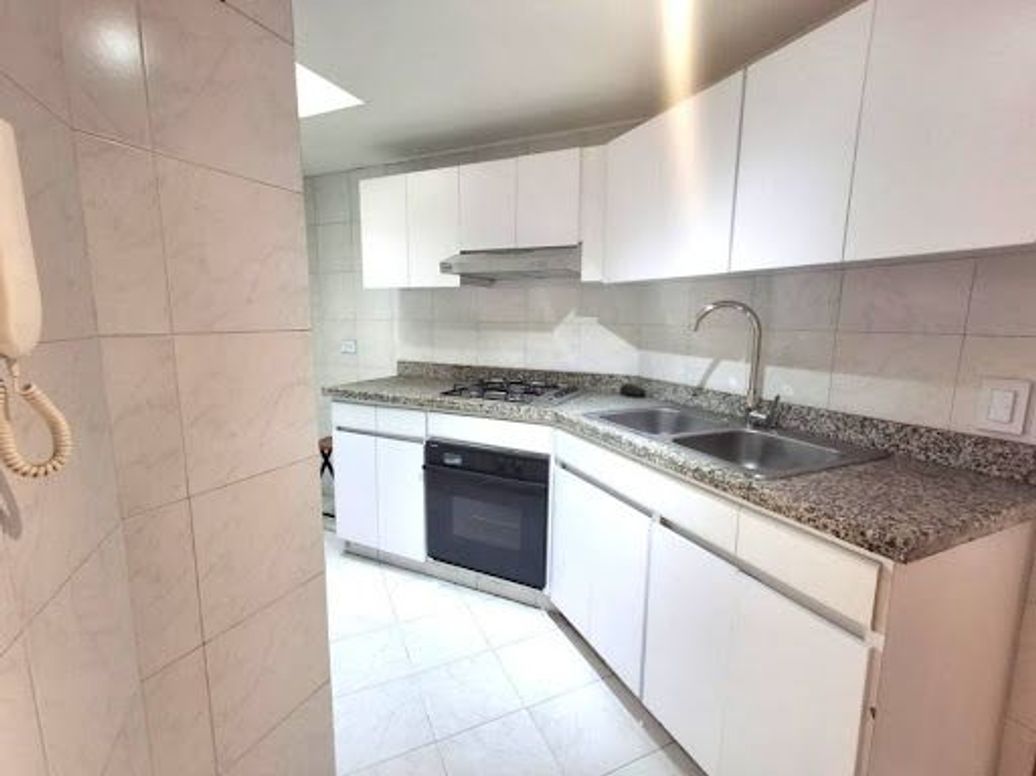 Apartamento de 1 alcoba en venta en Antiguo Country, Bogotá, 75 m² · foto 5 de 13