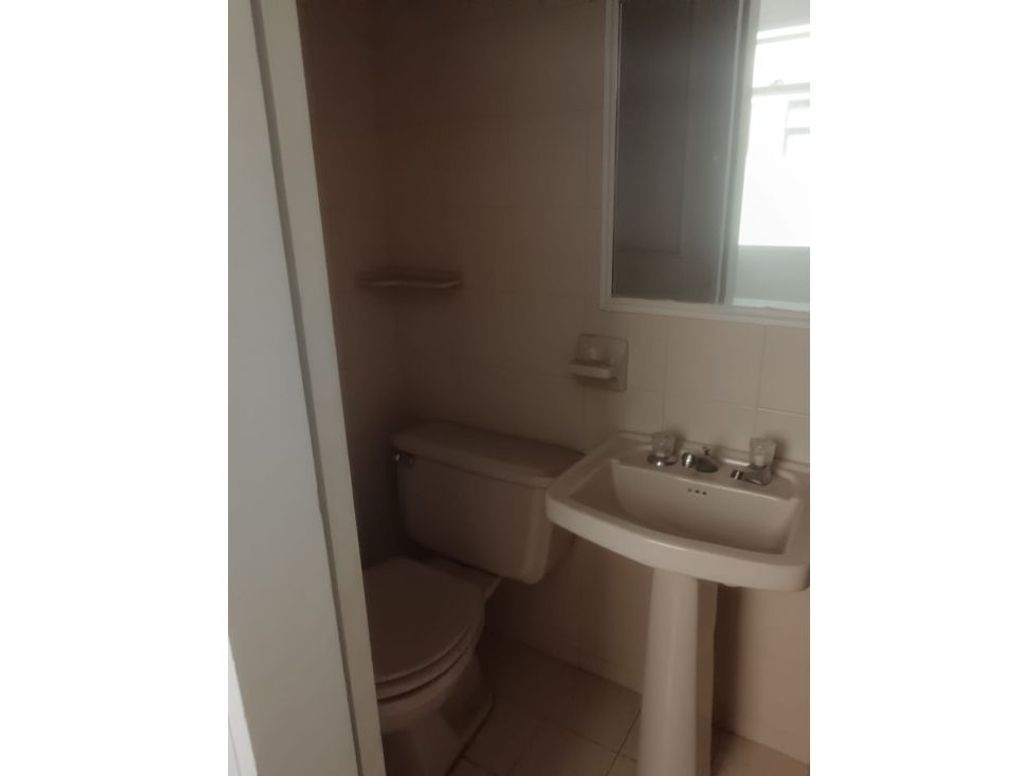 Apartamento de 3 alcobas en venta en Santa Barbara, Bogotá, 100 m² · foto 3 de 11