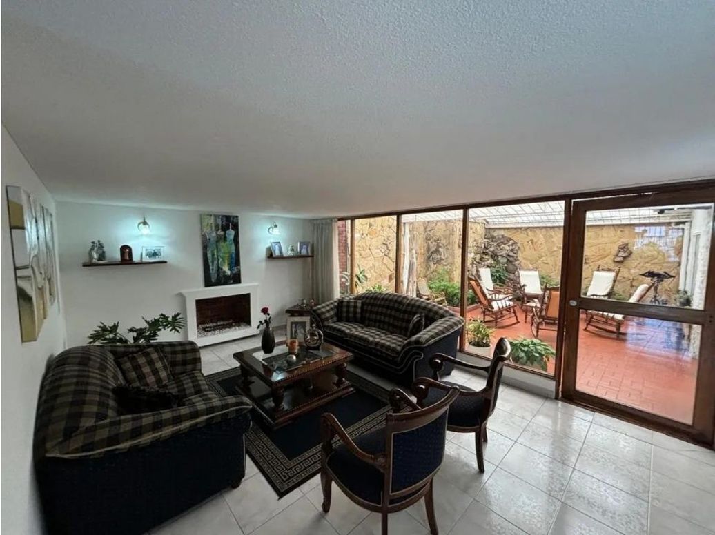 Casa de 4 alcobas en venta en Niza, Bogotá, 25 m² · foto 2 de 19