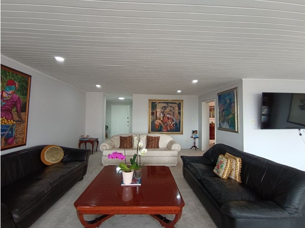 Apartamento de 3 alcobas en venta en El Refugio, Bogotá, 225 m² · foto 17 de 20