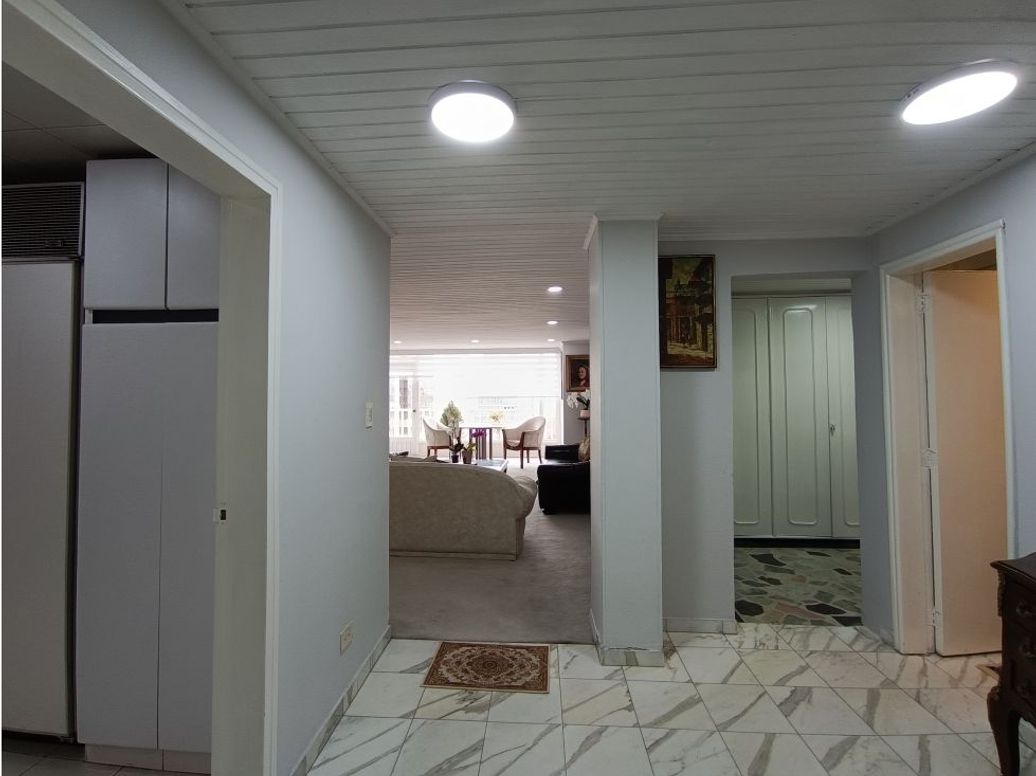 Apartamento de 3 alcobas en venta en El Refugio, Bogotá, 225 m² · foto 3 de 20