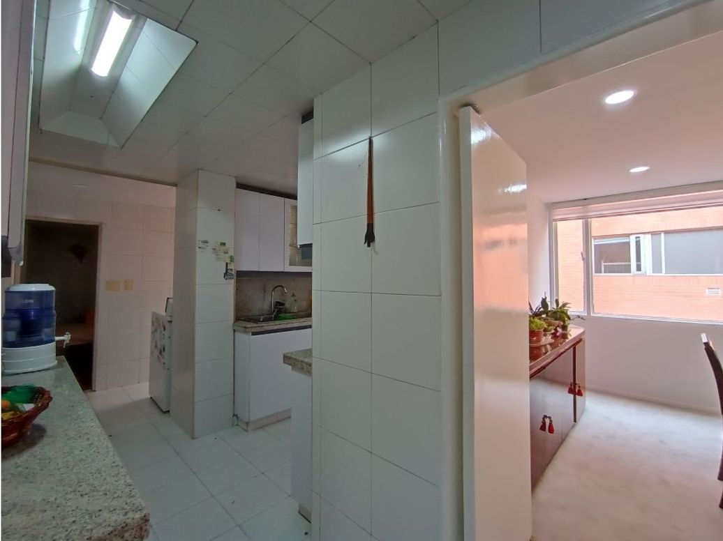 Apartamento de 3 alcobas en venta en El Refugio, Bogotá, 225 m² · foto 5 de 20