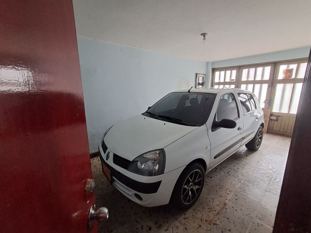 Casa de 8 alcobas en venta en San Jose De La Granja, Bogotá, 265 m² · foto 2 de 16