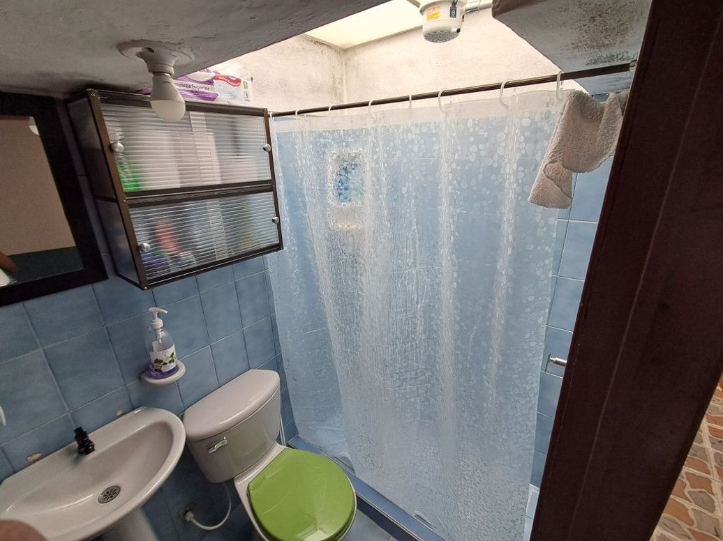 Casa de 8 alcobas en venta en San Jose De La Granja, Bogotá, 265 m² · foto 9 de 16