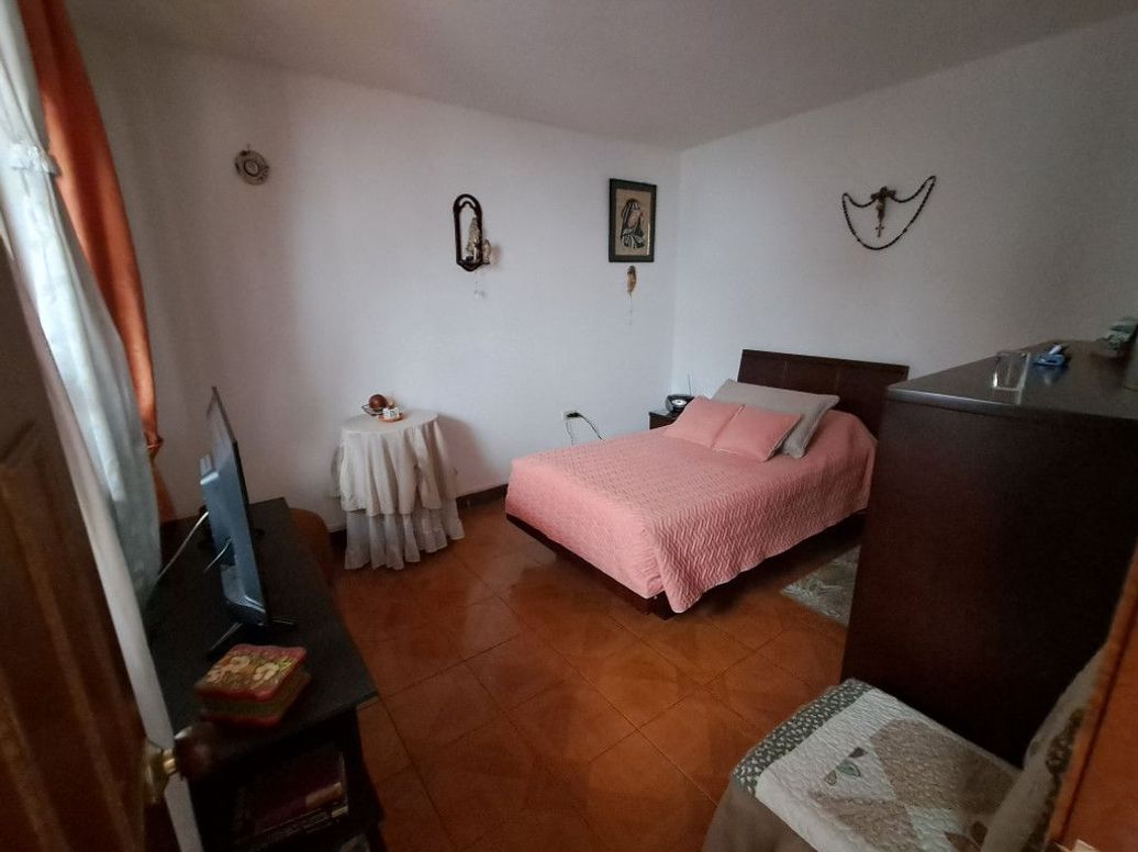 Casa de 8 alcobas en venta en San Jose De La Granja, Bogotá, 265 m² · foto 12 de 16